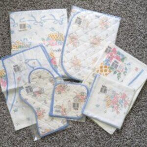 Wallace full set of kitchen linens - 15 pieces - NEW